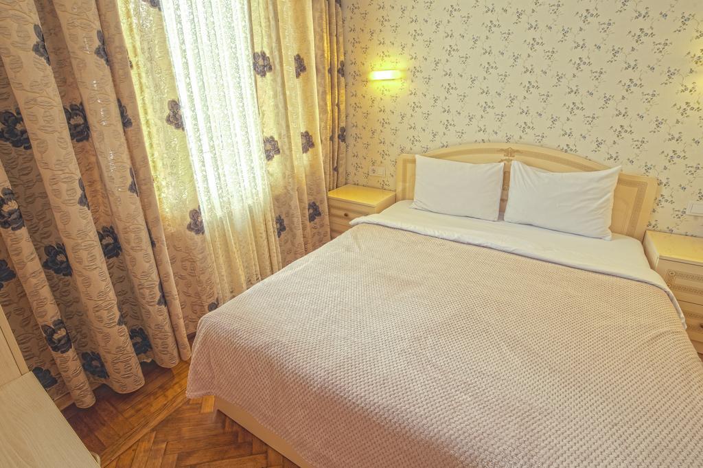 Apart Hotel Kvartira 1 Odessa Eksteriør billede